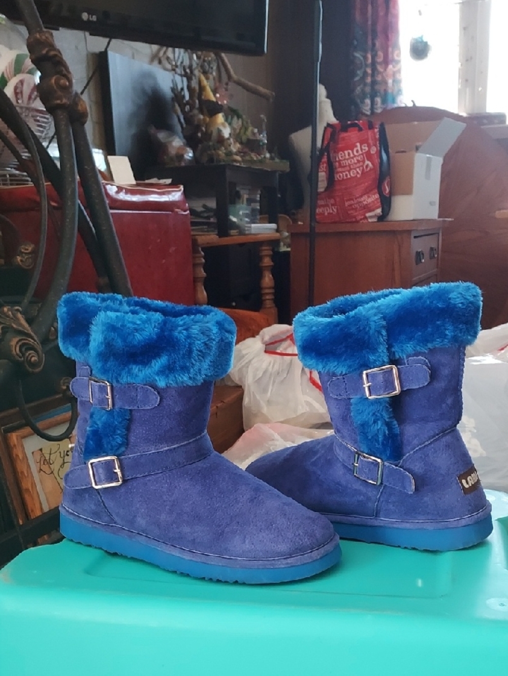 EUC LAMO faux Fur Suede Bright Electric Blue 2 Side Buckle Pull On Boots Sz 9